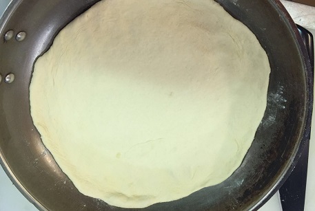 Раскатать тесто для осетинского пирога