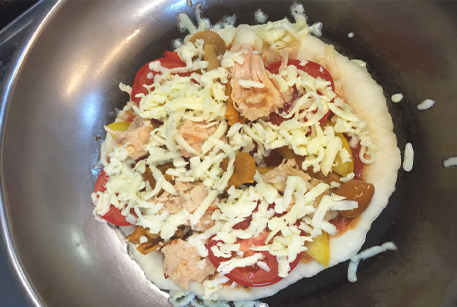 Вкусный рецепт пиццы на сковороде с филе цыпленка Царская Курочка