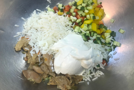 Салат с перцем огурцом и рисом