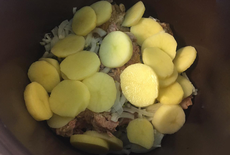 Простой рецепт свинины с картошкой в мультиварке