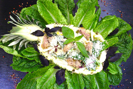 Салат из курицы с ананасами, грибами и сыром