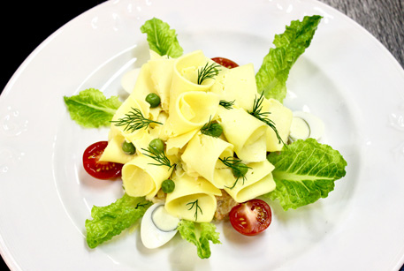 Салат с курицей и сыром - домашний рецепт от шеф-повара