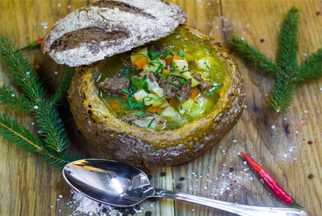 Суп из оленины в хлебном горшочке – рецепт с тушенкой с фото