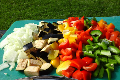 Говядина с овощами – рецепт на костре в казане