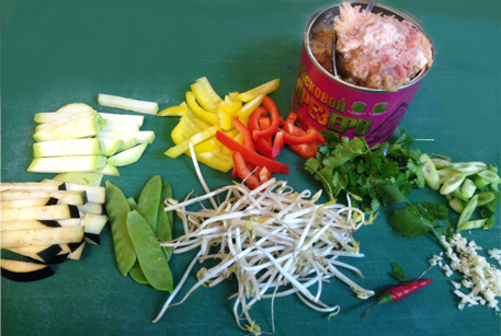 Гречневая лапша с овощами и тушенкой из свинины - рецепт с фото