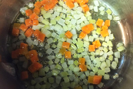 Обжарить овощи по рецепту гуляша