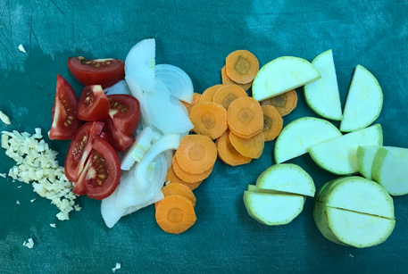 Кабачки на сковороде с чесноком – простой рецепт с фото