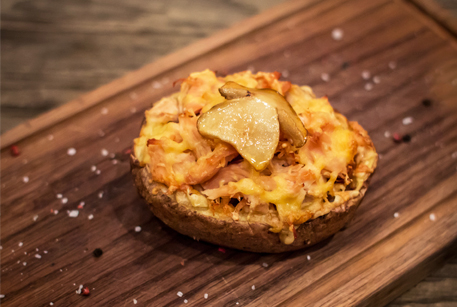 Картофель фаршированный жульеном из курицы - рецепт картошки в духовке с грибами