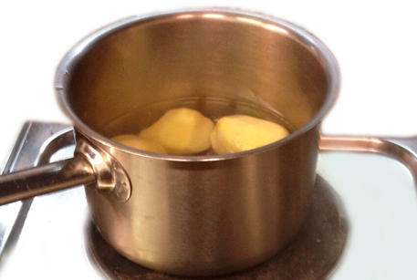 Отварить картофель для крокетов с картофелем и свининой