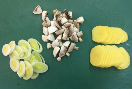 Курица с картошкой и грибами – рецепт второго блюда с фото