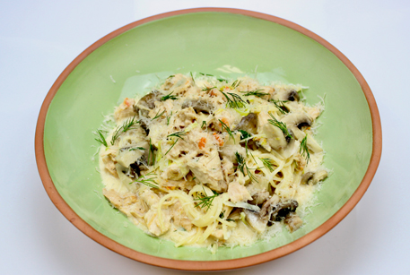 Паста с курицей и грибами – классический рецепт простого блюда на ужин