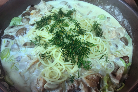 Паста с грибами под соусом сливочным – рецепт макарон с тушенкой