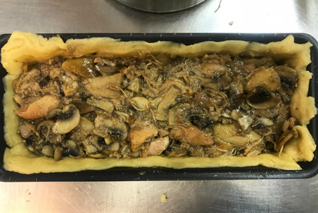 Пирог с курицей и грибами в духовке