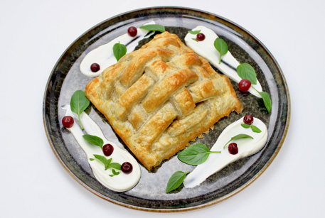 Пирог со сметаной в духовке – рецепт праздничного пирога с тушенкой