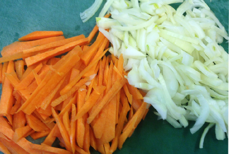 Нашинковать морковь для плова с бараниной