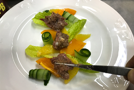 Рецепт с тушенкой – салат от шеф-повара с фото