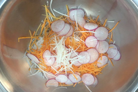 Пошаговый рецепт салата: салат из редиски с морковью и редькой