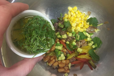Салат с консервированной фасолью – рецепт от шеф-повара