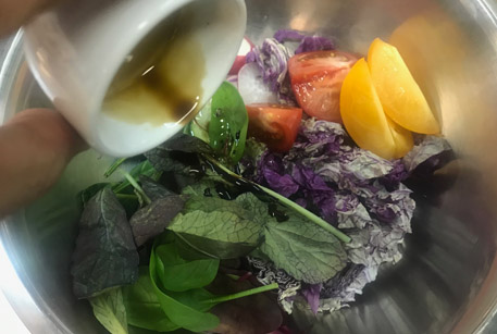 Простой рецепт с фото: салат с пекинской капустой и огурцом