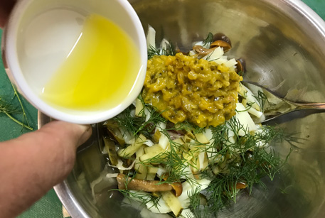Рецепт с тушенкой – салат с языком свиным отварным в желе