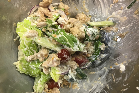 Рецепт салата: салат с сухариками и курицей
