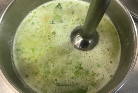 Суп-пюре из зеленого горошка с курицей