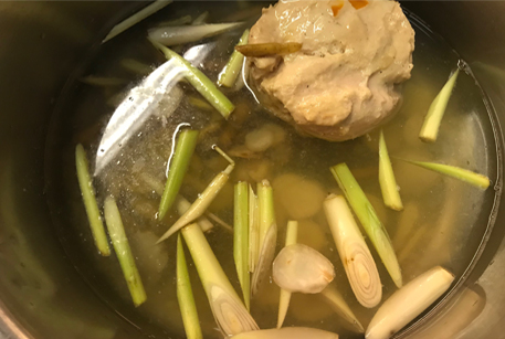 Рецепт от шеф-повара с фото – суп Том Ям.