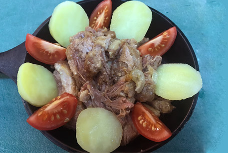 Свинина по французски в духовке с помидорами