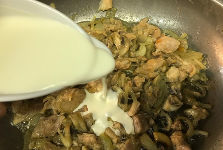 Тарталетки с курицей грибами и сыром рецепт