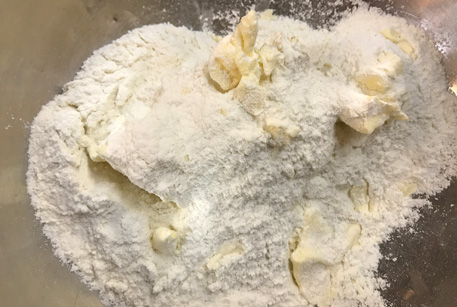 Заливной пирог с луком и яйцом – рецепт в духовке